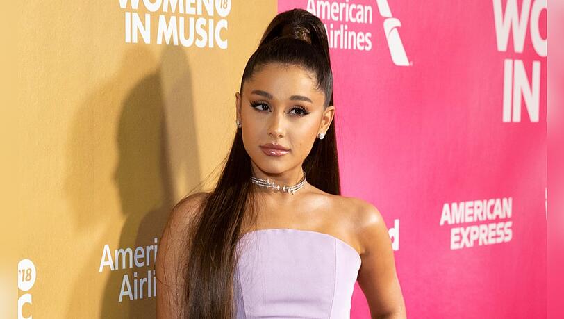 Ariana Grande hat an Weihnachten Kinder und Jugendliche in England beschenkt.