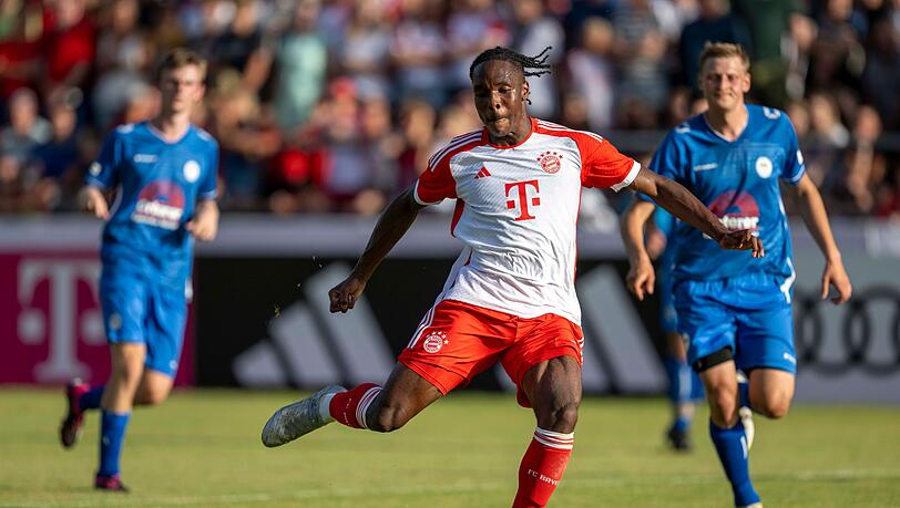 Bayerns Mathys Tel (M) in Aktion.