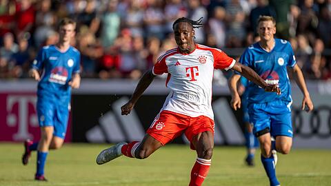 Bayerns Mathys Tel (M) in Aktion.