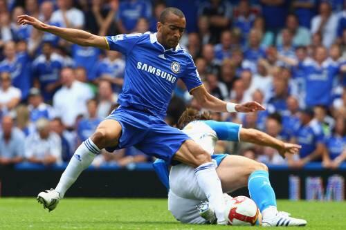 Ein Blauer für die Bayern: Chelseas Rechtsverteidiger José Bosingwa ist nach wie vor im Visier der Bayern.