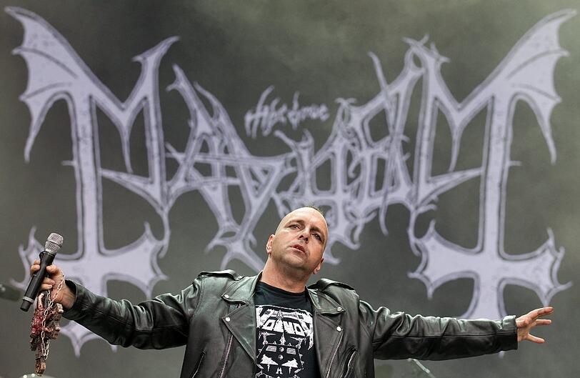 Wet T-Shirts, wilde Rocker, schräge Outfits: So verrückt war das Wacken-Festival 2011. Wir zeigen die besten Bilder. Einfach weiterklicken!