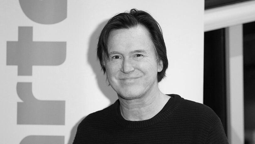 Der Schauspieler Uwe Bohm ist am 8. April überraschend im Alter von 60 Jahren gestorben. Seiner Witwe zufolge sei er an einem plötzlichen Herztod verstorben.