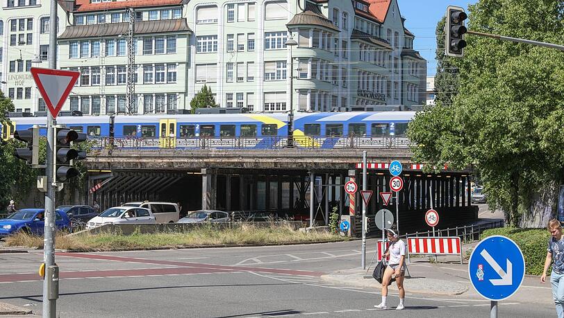 2029 sollen die Züge hier an der Poccistraße nicht nur durchfahren, sondern anhalten.