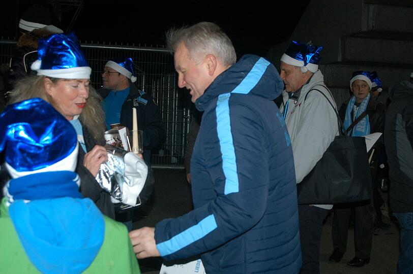 Beim dritten Adventssingen kamen erstmals auch die Löwen selbst - in der heiklen Situation derzeit eine willkommene Geste bei den Fans.