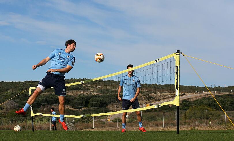 Am Sonntagvormittag gab's eine spaßige Einheit: Fußballtennis! Trotzdem hängten sich die Löwen rein: Am Ende siegten Rubin Okotie, Jan Mauersberger und Levent Aycicek.