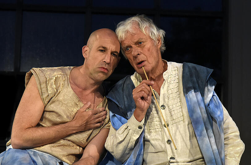 Prospero Gunnar Petersen (r.) und Sven Schöcker als Ariel.
