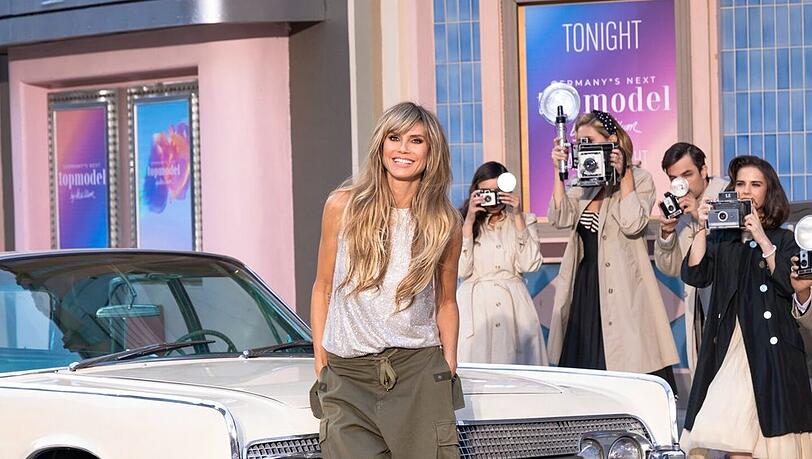 Heidi Klum heißt die Kandidatinnen dieses Mal gleich zu Beginn in Los Angeles willkommen.