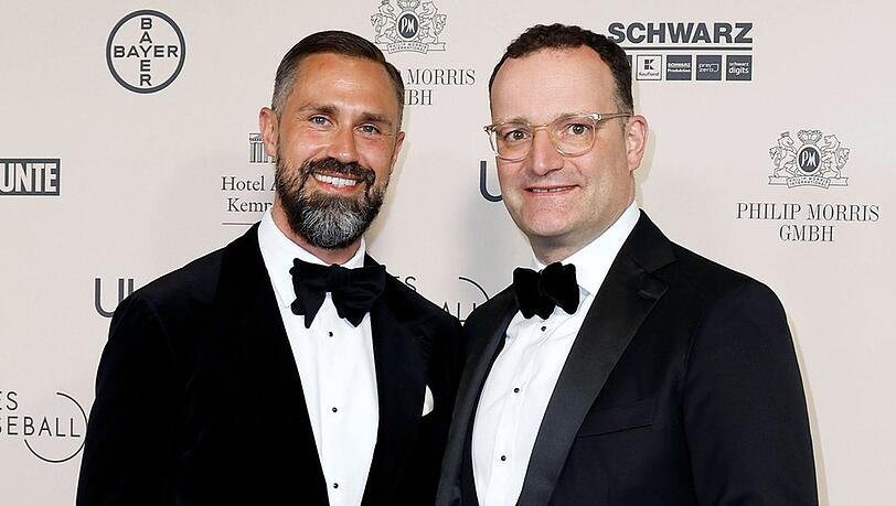 Jens Spahn mit seinem Ehemann Daniel Funke während eines Events in Berlin. Jens Spahn mit seinem Ehemann Daniel Funke während eines Events in Berlin.