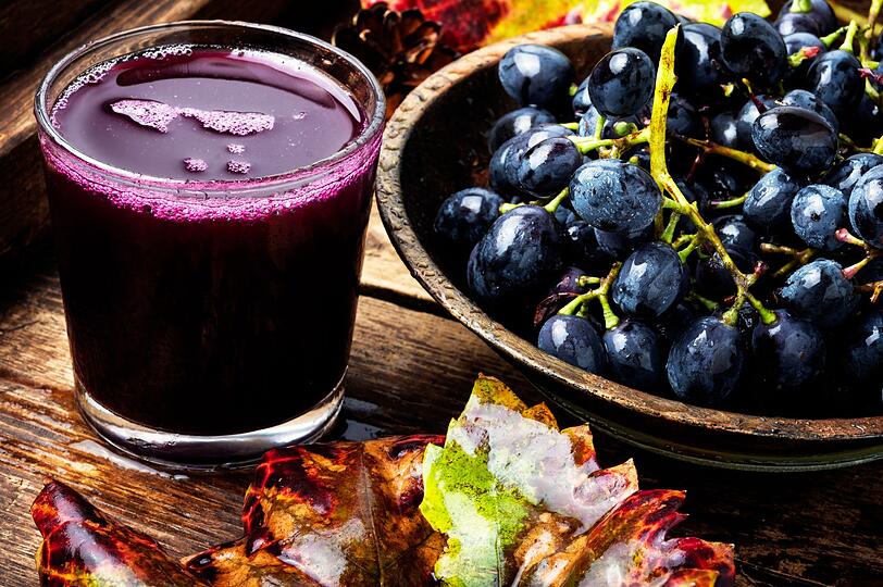 Nein, kein Rotwein: Auch scheinbar harmloser Traubensaft enth&auml;lt im Vergleich zu anderen S&auml;ften viel Alkohol - n&auml;mlich bis zu einem Volumenprozent.