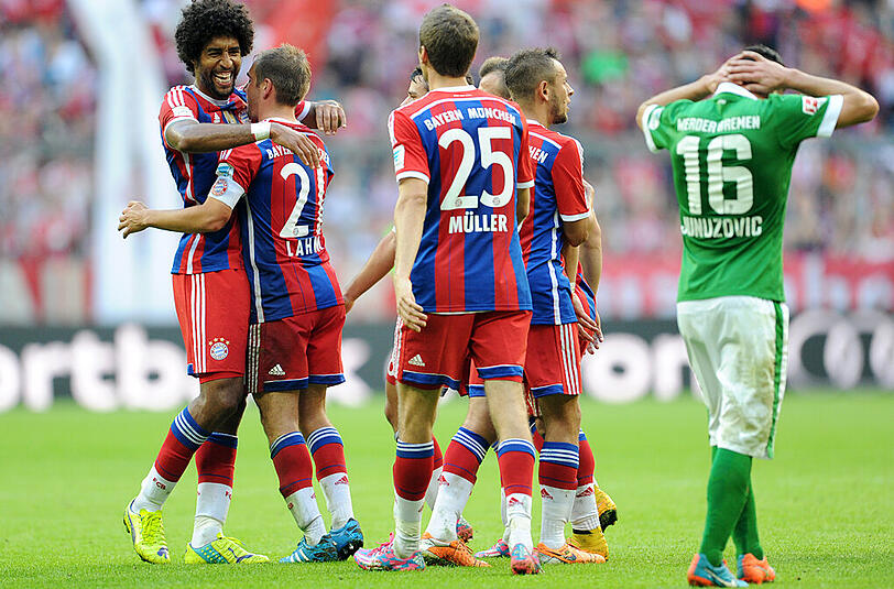 Philipp Lahm (2.v.r.) erzielte gegen Werder seinen ersten Bundesliga-Doppelpack.