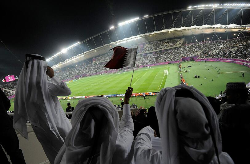 Das Finale am 18. Dezember ist ein Kompromissangebot an die englische Premier League, die am symbolträchtigen 26. Dezember ihren Spielbetrieb fortsetzen kann und ein kleines Geschenk an das Emirat Katar, das an diesem Tag seinen Nationalfeiertag begeht.