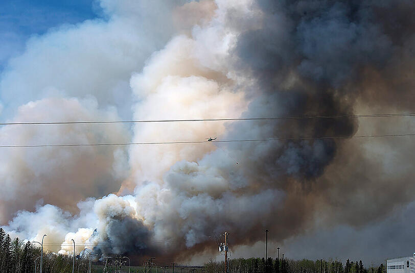 Die Waldbrände in der kanadischen Provinz Alberta breiten sich immer mehr aus. Den Behörden zufolge, sind sieben der 49 Brände außer Kontrolle. Sehen Sie hier die dramatischen Ausmaße des Flammenmeeres.