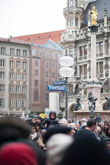 Die Damischen Ritter in Aktion: Impressionen vom Faschingszug durch die Altstadt am Sonntag.