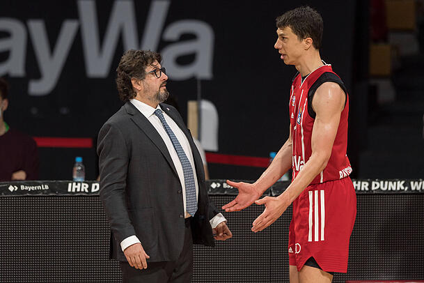 Immer noch ein großer Lucic-Fan: Auch heute noch würde Ex-Trainer Andrea Trinchieri den Comandante in sein Wunschteam wählen. Immer noch ein großer Lucic-Fan: Auch heute noch würde Ex-Trainer Andrea Trinchieri den Comandante in sein Wunschteam wählen.