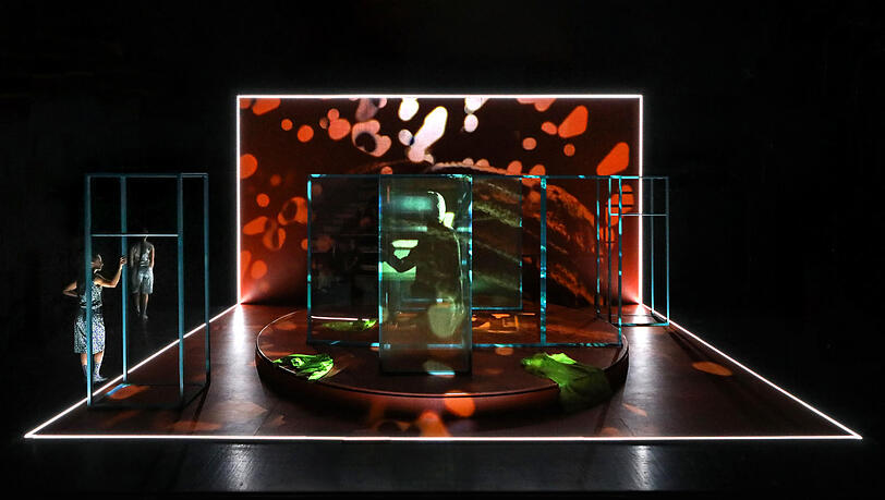 Die sehr wandelbare Bühne in „Rezitativ“ Die sehr wandelbare Bühne in „Rezitativ“