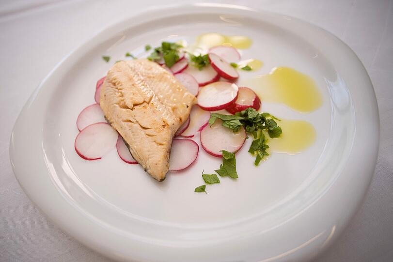 Bratfisch mit Radieschen
