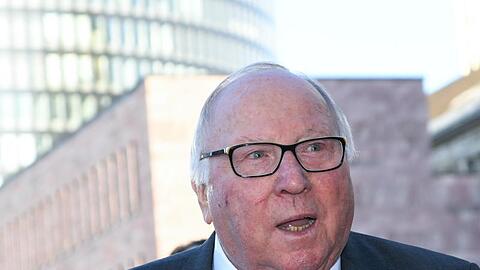 Musste nach einem Sturz ins Krankenhaus eingeliefert werden: HSV- Idol Uwe Seeler.