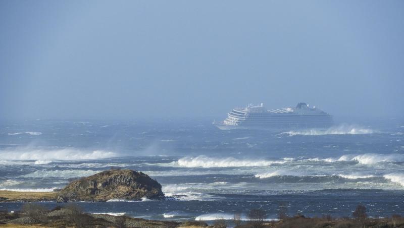 Zwischenzeitlich drohte das Schiff in dem berüchtigten Küstengebiet Hustadvika auf Grund zu laufen. Zwischenzeitlich drohte das Schiff in dem berüchtigten Küstengebiet Hustadvika auf Grund zu laufen.
