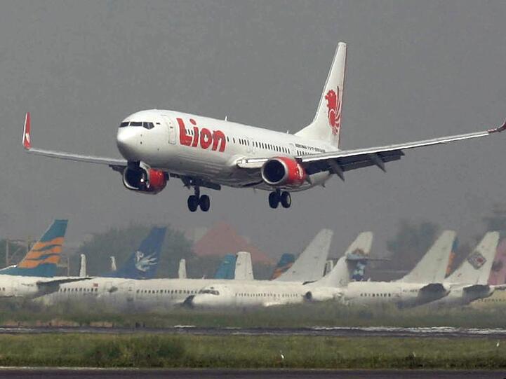 Ein Jet der Fluggesellschaft Lion Air bei der Landung in Surabaya.
