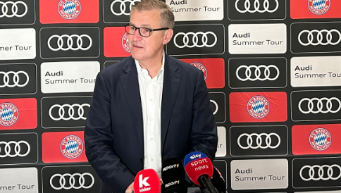 Der Vorstandsvorsitzender des FC Bayern auf der Asien-Tour: Jan-Christian Dreesen.