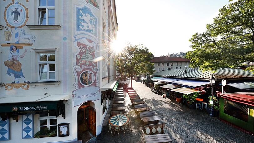 Münchens Schokoladenseite: Sonnenaufgang am "Hochreiter am Markt" - das uralte Lokal ist vielen sicher noch als "Stadt Kempten" bekannt.