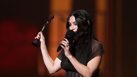 Charli XCX gewann bei den Brit Awards 2025 gleich fünf Preise.