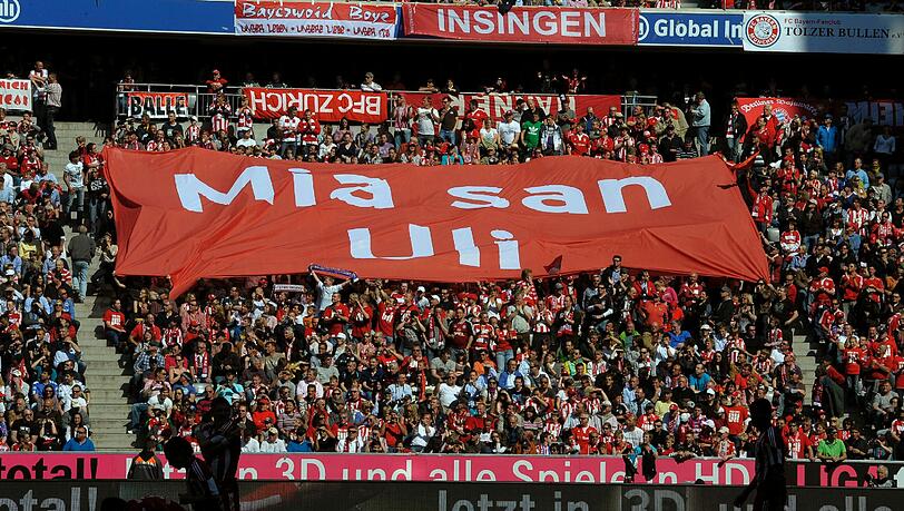 In der Allianz Arena am Sonntag: Aktionen für (wie hier in den Rängen der Gegengeraden) aber auch gegen Präsident Uli Hoeneß. In der Allianz Arena am Sonntag: Aktionen für (wie hier in den Rängen der Gegengeraden) aber auch gegen Präsident Uli Hoeneß.