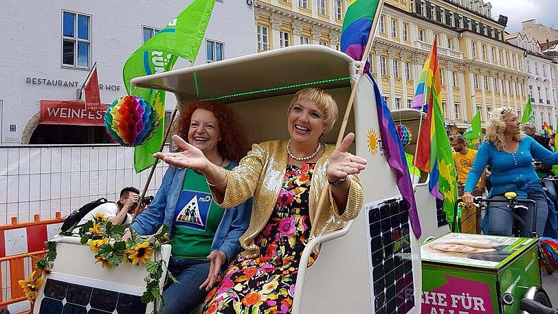 Margarete Bause und Claudia Roth
