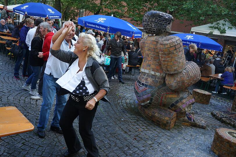 Hier wird gerockt und geswingt! Elvis' Todestag wurde am Rotkreuzplatz ausgelassen gedacht.