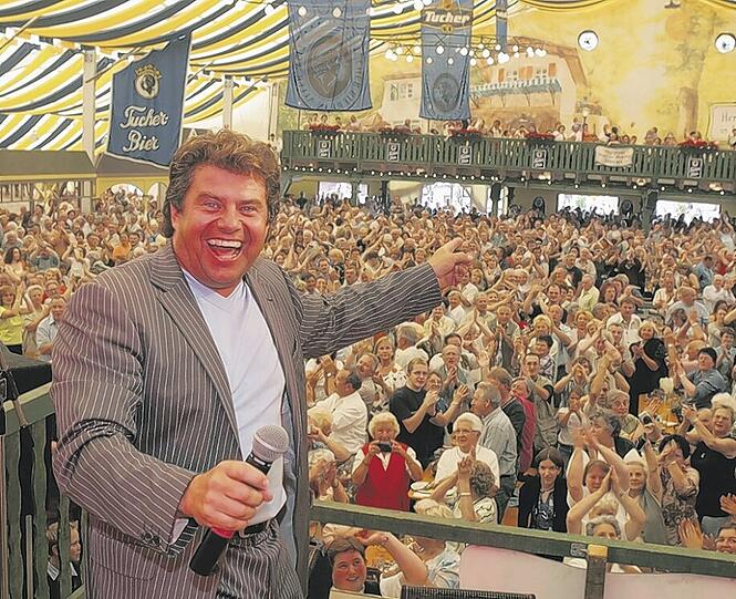 Andy Borg in seinem Element: Doch auf die Wiesn durfte der Moderator des Musikantenstadls heuer nicht.