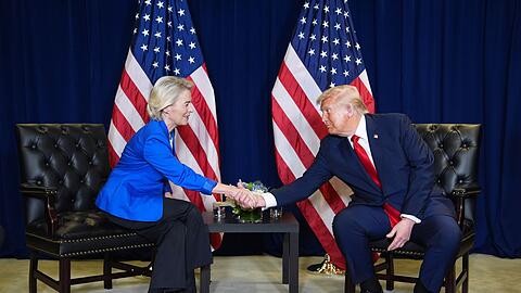 EU-Kommissionschefin Ursula von der Leyen hat US-Präsident Donald Trump in Aussucht gestellt, dass EU-Unternehmen künftig noch mehr LNG in Amerika kaufen. (Archivbild)