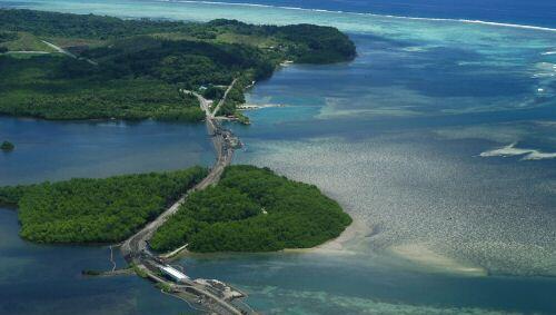 Zwei von vielen Inseln, die zu Palau gehören Zwei von vielen Inseln, die zu Palau gehören