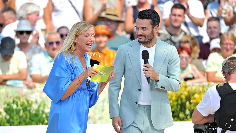 Giovanni Zarrella übernimmt für einen Abend Andrea Kiewels "Fernsehgarten"-Gelände. Giovanni Zarrella übernimmt für einen Abend Andrea Kiewels "Fernsehgarten"-Gelände.
