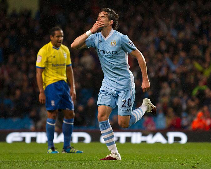 Owen Hargreaves jubelt über sein erstes Tor für seinen neuen Klub Manchester City.