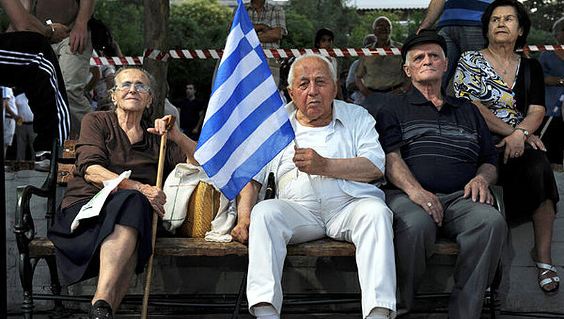 Griechische Rentner müssen um ihre Juni-Bezüge bangen. Griechische Rentner müssen um ihre Juni-Bezüge bangen.