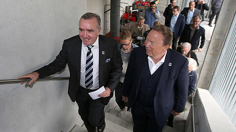 Antrittsbesuch bei Rainer Koch: Ian Ayre (l.), neuer Geschäftsführer des TSV 1860, hier bei seiner Vorstellung, nahm mit Präsident Peter Cassalette (r.) einen Termin beim DFB-Vize wahr.
