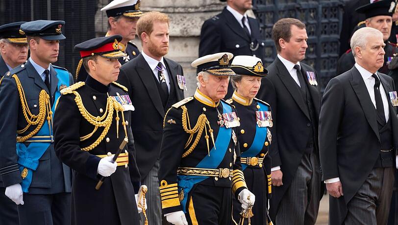 Die königliche Familie beim Abschied von Queen Elizabeth II.