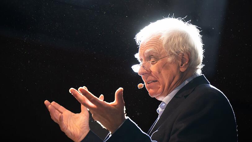 Kabarettist Bruno Jonas spricht.