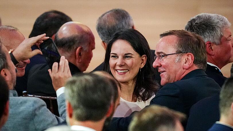 Außenministerin Annalena Baerbock nimmt derzeit am Jubiläumsgipfel der Nato in Washington teil. In einem CNN-Interview erklärt sie, nicht erneut die Kanzlerkandidatur der Grünen anzustreben.