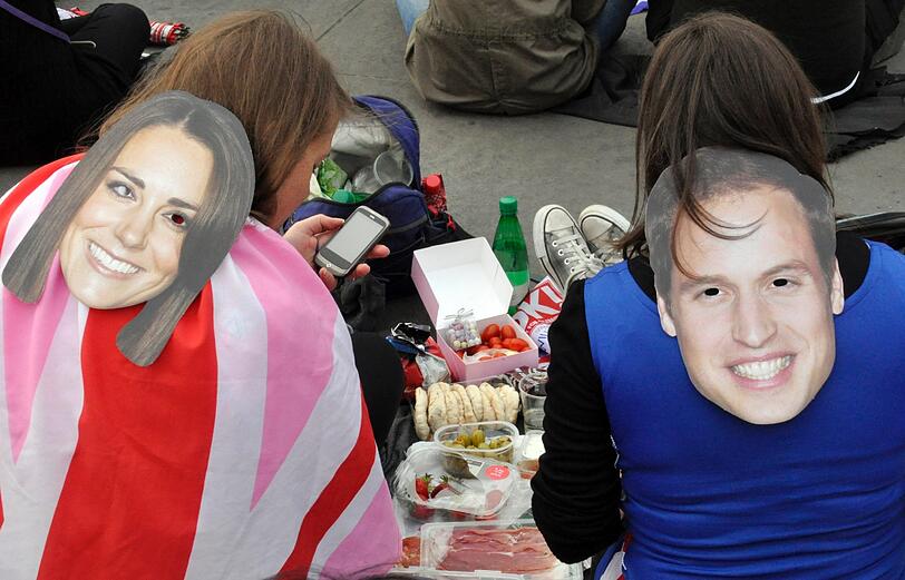 Ein Fahnenmeer, jubelnde Menschen, verkleidete Spaßvögel: So haben die Menschen in London und aller Welt die königliche Hochzeit gefeiert. Die Bilder!