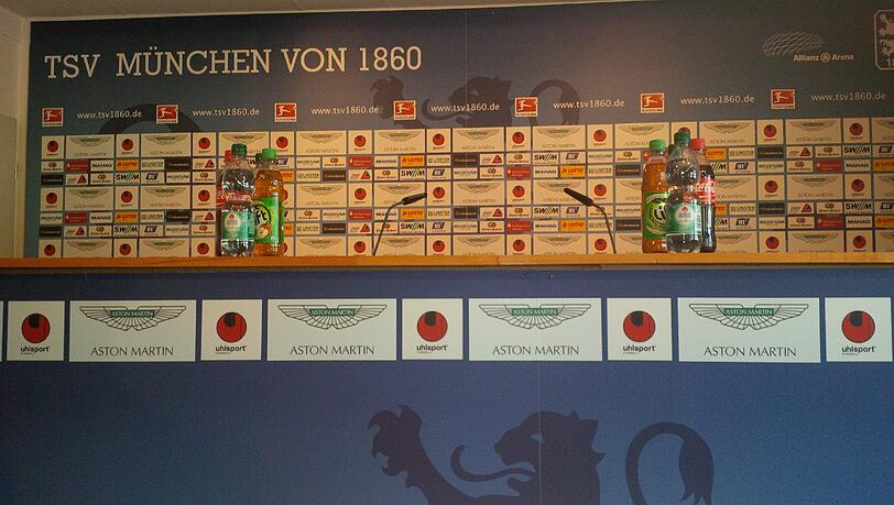 Die Sponsoren-Wand des TSV 1860 vor der pressekonferenz zum Zweitliga-Auftakt. Die Sponsoren-Wand des TSV 1860 vor der pressekonferenz zum Zweitliga-Auftakt.