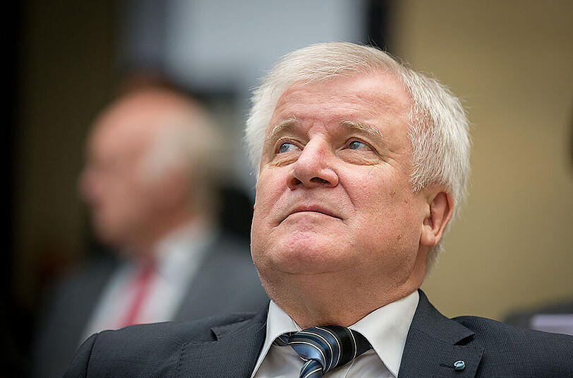 In Umfragen rutscht Horst Seehofer mit seiner CSU auf 43 Prozent ab.