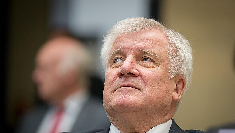 In Umfragen rutscht Horst Seehofer mit seiner CSU auf 43 Prozent ab. In Umfragen rutscht Horst Seehofer mit seiner CSU auf 43 Prozent ab.