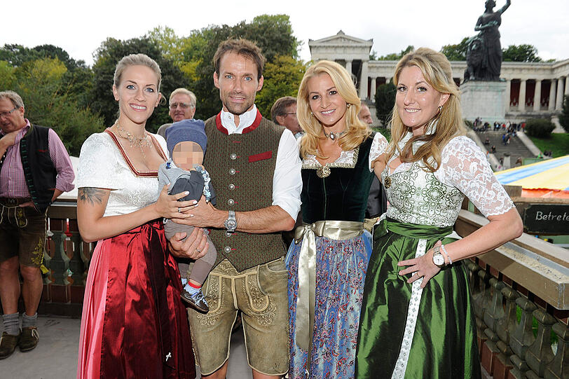 Sven Hannawald mit Frau Melissa und Sohn Glen (7 Monate) mit Sandra Abt und Verena Krist