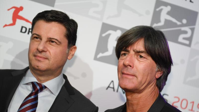 Bundestrainer Joachim Löw (r) und der DFL-Geschäftsführer Christian Seifert beim Empfang in Frankfurt am Main. Bundestrainer Joachim Löw (r) und der DFL-Geschäftsführer Christian Seifert beim Empfang in Frankfurt am Main.