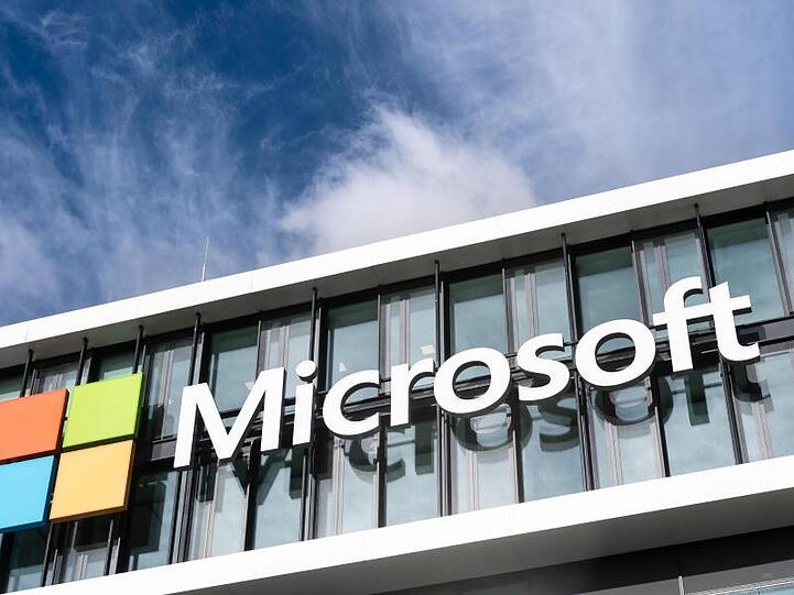 Microsoft profitiert davon, dass momentan viele von Zuhause arbeiten.