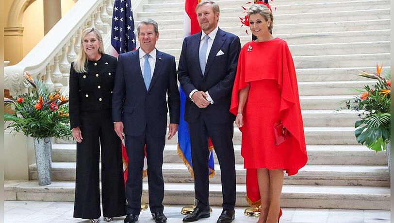 Brian Kemp und seine Frau Marty (li.) sowie König Willem Alexander und Königin Máxima im State Capitol in Atlanta.