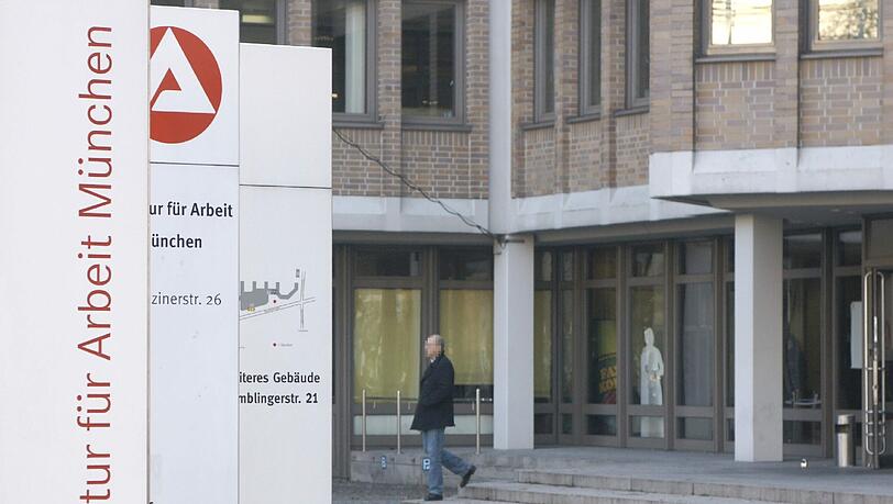 Die Zahl der Arbeitslosen in Bayern ist im November um 1380 auf knapp 220 100 gesunken, wie die Regionaldirektion der Bundesagentur für Arbeit am Mittwoch mitteilte. Die Zahl der Arbeitslosen in Bayern ist im November um 1380 auf knapp 220 100 gesunken, wie die Regionaldirektion der Bundesagentur für Arbeit am Mittwoch mitteilte.