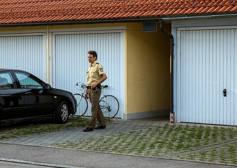 Die Kießlingerstraße liegt in einem ruhigen Siedlungsgebiet am Moosfeld. Dort fand die Polizei drei Leichen.