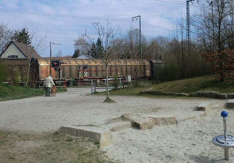 Zu gefährlich für Kinder? Der Spielplatz in der Xaver-Weismor-Straße.